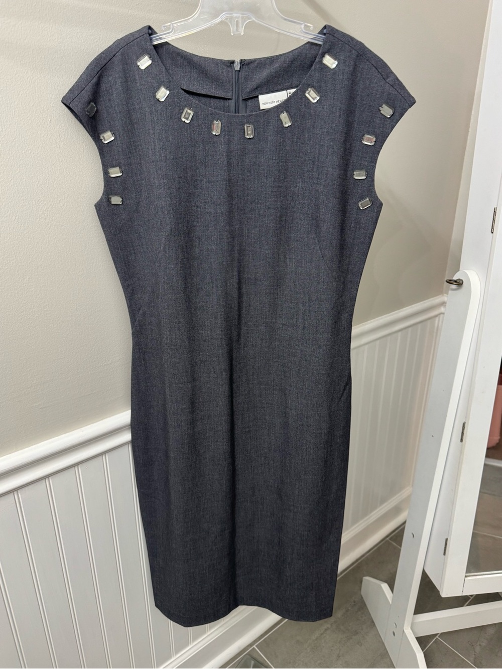 Newport News Gray Sheath Dress Embellished Neckline Short Sleeve Size 6